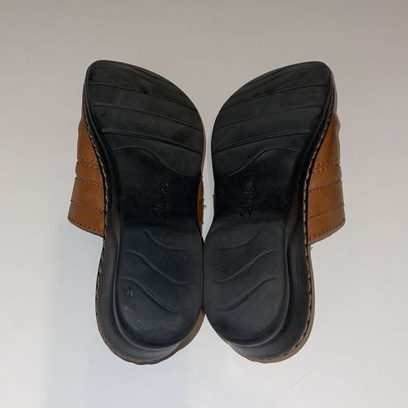 CLARKS TAN MULES SIZE 7.5 - Picture 4 of 4